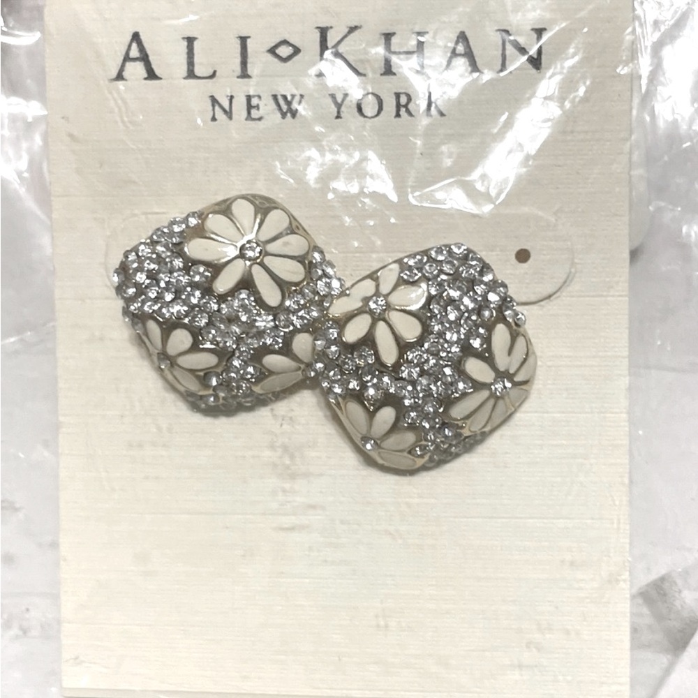 ALI KHAN New York Daisy Square Earrings
